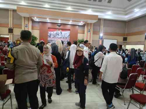 Kapolri Buka Baktikes di Jaksel, Ratusan Warga Antre Layanan Sejak Pagi Hari