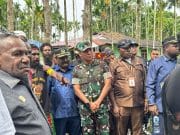 Dandim 1710/Mimika Ajak Warga Jaga Persaudaraan dalam Prosesi Perdamaian Perang Suku di Kwamki Narama