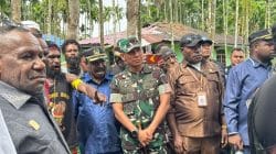 Dandim 1710/Mimika Ajak Warga Jaga Persaudaraan dalam Prosesi Perdamaian Perang Suku di Kwamki Narama