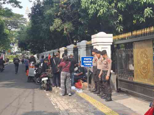 Dari Depan Gedung MA, Pencipta Lagu Serukan Perlindungan Hak Cipta dan Kepastian Hukum Dari Depan Gedung MA, Pencipta Lagu Serukan Perlindungan Hak Cipta dan Kepastian Hukum