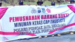 Kodim 1714/Puncak Jaya Bersinergi dengan Polri dan Pemda Musnahkan Miras Ilegal Demi Menjaga Kamtibmas