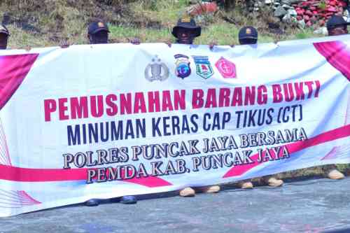 Kodim 1714/Puncak Jaya Bersinergi dengan Polri dan Pemda Musnahkan Miras Ilegal Demi Menjaga Kamtibmas