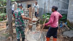 Wujudkan Lingkungan Sehat, Serda Eko Prayitno Bersama Warga Bangun MCK Untuk Keluarga Bapak Saiful