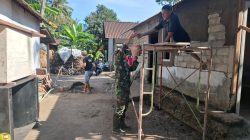 Wujudkan Hunian Layak, Serma Saifur Bersama Warga Gotong Royong Bangun Rumah Ibu Suwarti