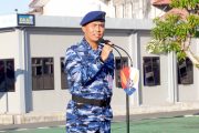 Harumkan Nama Satuan di PORAU 2026, Komandan Lanud Sjamsudin Noor Anugerahkan Piagam Penghargaan Kepada Dua Personel Berprestasi