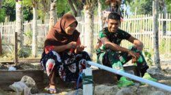 Di Balik Pekerjaan Fisik TMMD, Tersimpan Kisah Hangat Anggota TNI Bersama Mama Angkat