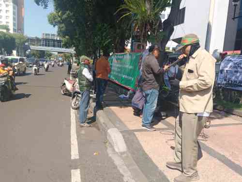 Aksi Damai di Bank Jatim, Warga Desak Transparansi Pajak Tanah Surat Ijo