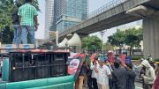 Aparat Kawal Aksi PPRD di Depan Gedung Kemenaker RI