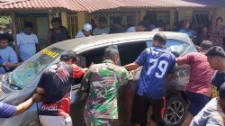 Aksi Cepat Babinsa Babinsa Koramil 1505-05/Sofifi Bersama Warga Evakuasi Mobil Kecelakaan 