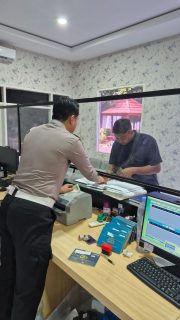 Dari Sopir hingga Ibu Rumah Tangga, Warga Tuban Padati Layanan Polantas Tuban Urus STNK dan BPKB