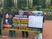 Demo di Gedung KPK, Massa Minta Gubernur Sumsel dan Kadisdik Diperiksa
