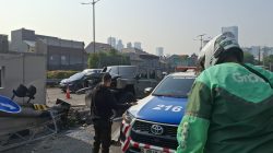 Kecelakaan Tunggal di Tol Pulau Dua, Mobil Dinas TNI AD Alami Kerusakan Depan