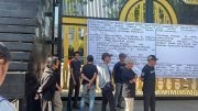 Massa Gelar Orasi di Polda Metro Jaya, Dorong Penuntasan Dugaan Pelanggaran Pelayanan Kesehatan