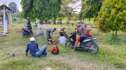 Jelang Pembukaan TMMD ke-129, Babinsa dan Warga Siapkan Lapangan Upacara