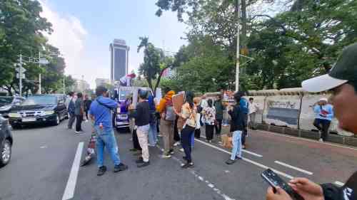 Aksi Kelima GAMIS Digelar di Monas, Massa Bawa Truk Sedot Tinja sebagai Simbol Protes