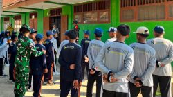 Satgas TMMD 129 Bojonegoro Tanamkan Disiplin, Cinta Tanah Air Melalui Pelatihan PBB Siswa SMP Satu Atap Kesongo