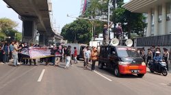 Puluhan Massa NATO Datangi Kejagung, Serukan Penegakan Hukum Tanpa Pandang Bulu