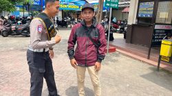 Datang karena Penasaran, Warga Tuban Pulang Bawa Solusi SIM, STNK, dan BPKB dari Polantas Tuban