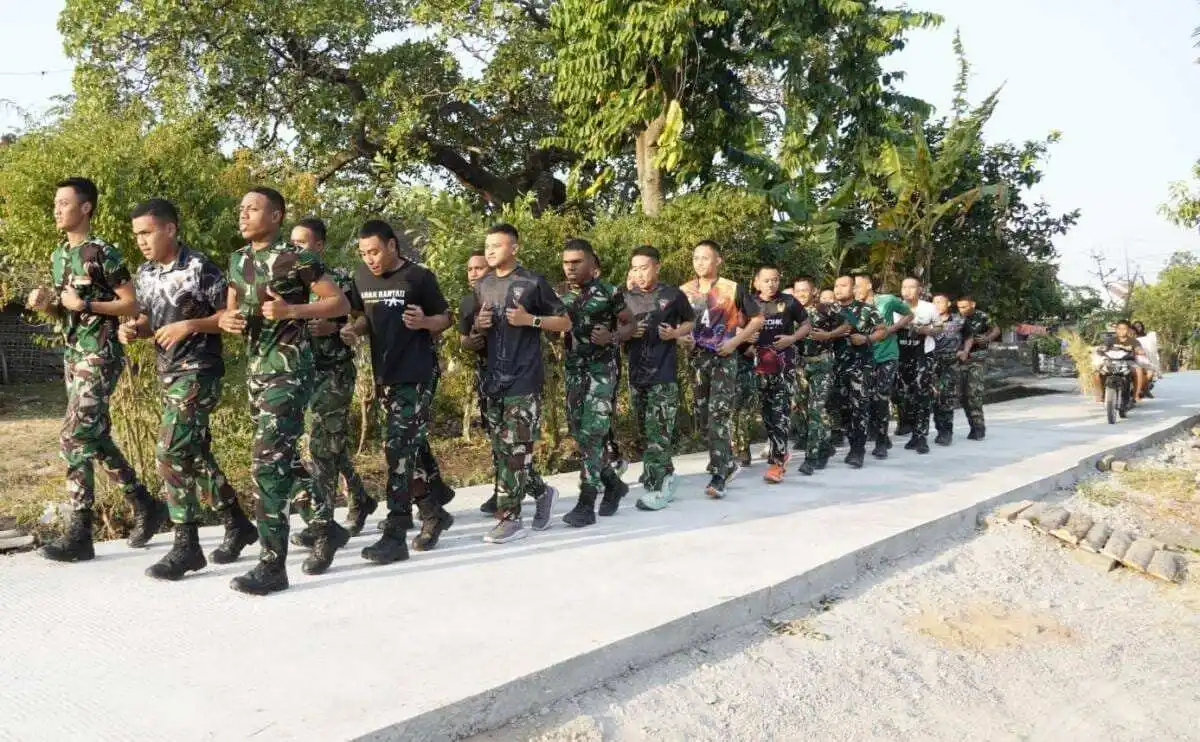 TMMD 129 Bojonegoro: Binsik Sore di Jalan Beton Baru Kedungpandan, Menjaga Fisik Sekaligus Hati Rakyat