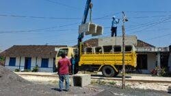 Kejar Target Sasaran Fisik, Satgas TMMD 129 Bojonegoro Pasok U-Ditch di Dusun Krebet