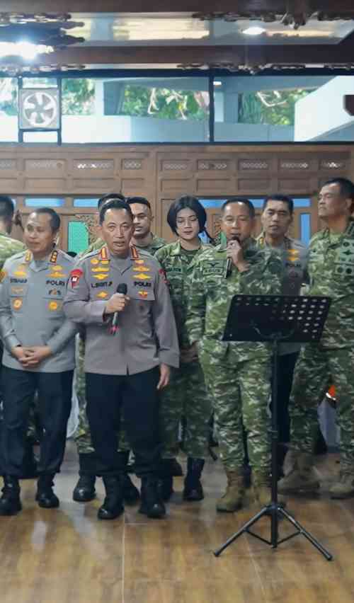 Silaturahmi di Mabes TNI, Kapolri Tegaskan Komitmen Perkuat Sinergi TNI-Polri Silaturahmi di Mabes TNI, Kapolri Tegaskan Komitmen Perkuat Sinergi TNI-Polri