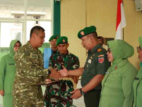 Penuh Haru, Dandim 1505/Tidore Beri Penghargaan kepada Prajurit Purna Bakti dan Pindah Satuan Penuh Haru, Dandim 1505/Tidore Beri Penghargaan kepada Prajurit Purna Bakti dan Pindah Satuan