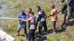 Kodim 1714/Puncak Jaya Reaksi Cepat Bantu Pemadaman Kebakaran di Kota Mulia