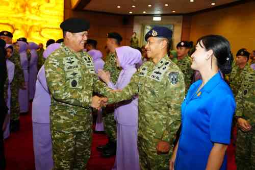 Irjen TNI Pimpin Laporan Korps Kenaikan Pangkat 105 Pati TNI Irjen TNI Pimpin Laporan Korps Kenaikan Pangkat 105 Pati TNI