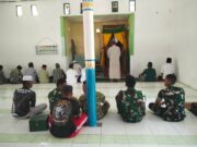 Tingkatkan Iman dan Taqwa, Satgas TMMD 129 Kodim 1505/Tidore Tunaikan Shalat Jumat Bersama Warga