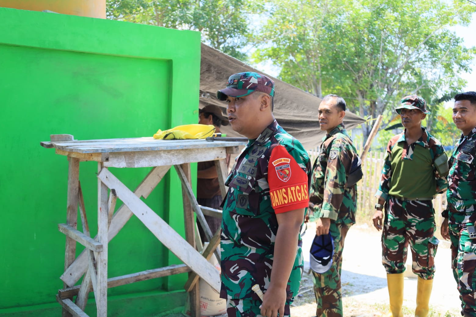 Pastikan Seluruh Sasaran Rampung Tepat Waktu, Dansatgas TMMD ke-129 Kodim 1505/Tidore Awasi Langsung Progres Pembangunan