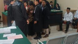 PENGAKUAN MENGEJUTKAN DI PERSIDANGAN, SIDANG TUNTUTAN DITUNDA, KELUARGA KORBAN LUAPKAN KEMARAHAN DI PN MALANG