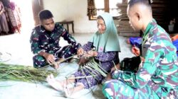 Gagah di Lapangan, Telaten Menganyam Janur: Potret Kemanunggalan Satgas TMMD 129 Bojonegoro di Kesongo