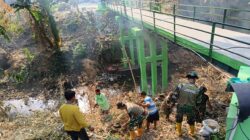 Cerita Satgas TMMD 129 Bojonegoro Rajut Kebersamaan di Jembatan Brang Etan