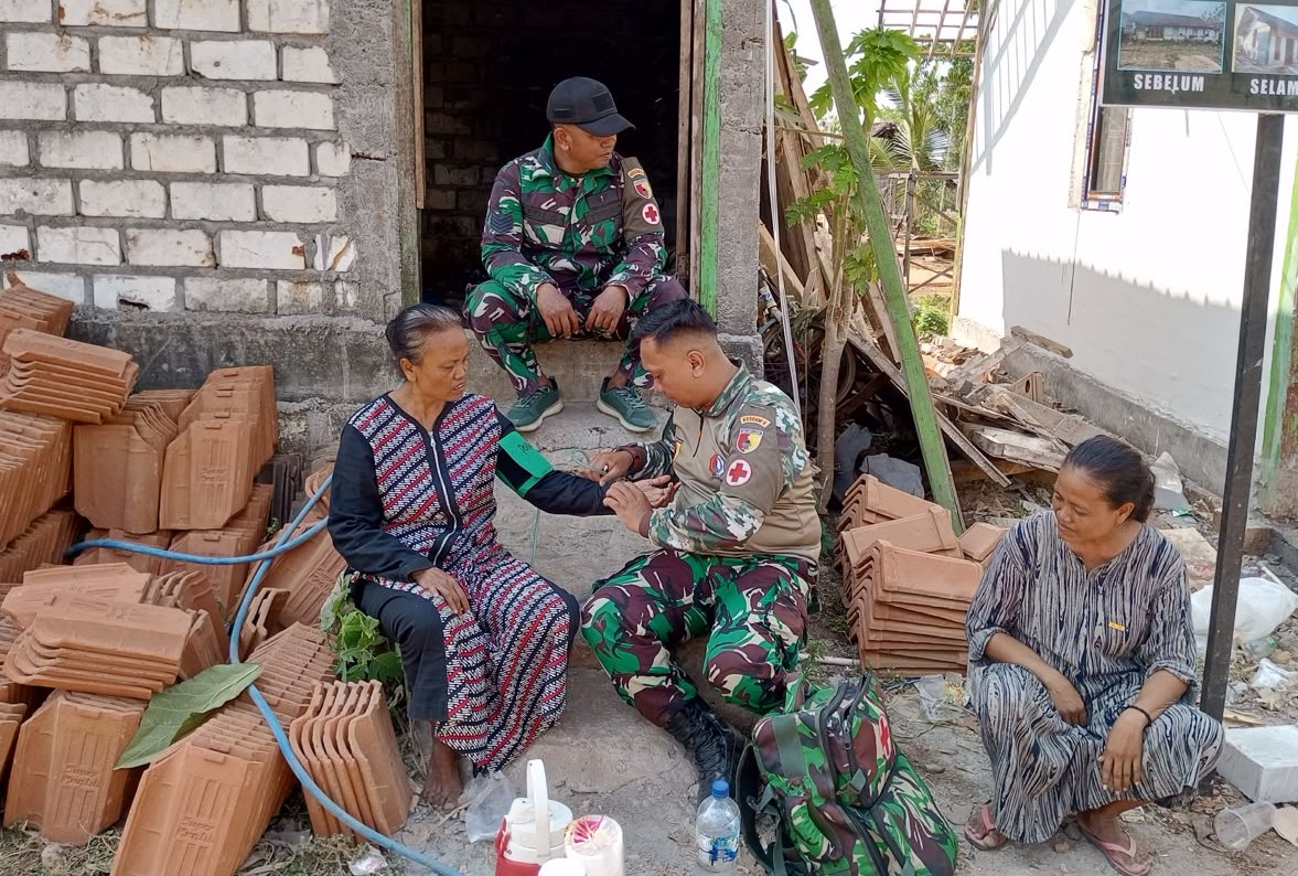 Sentuhan Hangat di Kedungpandan: Tim Kesehatan Satgas TMMD 129 Bojonegoro Mengabdi Tanpa Batas, Menjaga Kesehatan Warga Sentuhan Hangat di Kedungpandan: Tim Kesehatan Satgas TMMD 129 Bojonegoro Mengabdi Tanpa Batas, Menjaga Kesehatan Warga