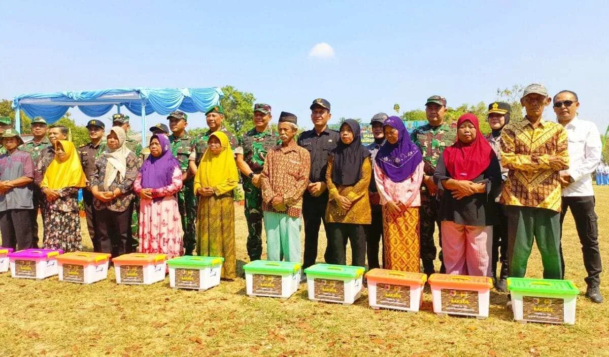 Penutupan TMMD ke-129 di Kesongo Bojonegoro Diwarnai Aksi Sosial Sembako Penutupan TMMD ke-129 di Kesongo Bojonegoro Diwarnai Aksi Sosial Sembako