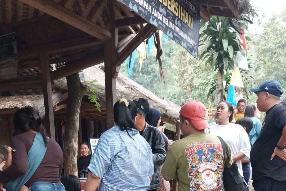 Meningkatnya Kunjungan Wisatawan ke Permukiman Badui dalam Perburuan Durian