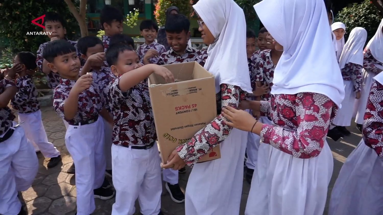 Aksi Peduli Siswa untuk Korban Gempa NTT