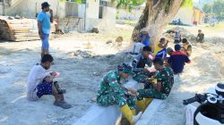 Hangatnya Kebersamaan, Satgas TMMD ke-129 Kodim 1505/Tidore Makan Bersama Warga di Lokasi Pekerjaan