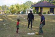 Bukan Sekadar Membangun Desa, Satgas TMMD Ke-129 Hadirkan Keceriaan Bersama Anak-Anak Kampung Sesor