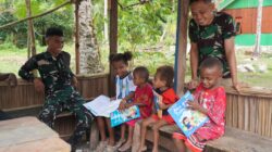 Canda dan Tawa Warnai TMMD Ke-129, Kedekatan Satgas TNI dengan Anak-Anak Kampung Sesor Semakin Erat Canda dan Tawa Warnai TMMD Ke-129, Kedekatan Satgas TNI dengan Anak-Anak Kampung Sesor Semakin Erat