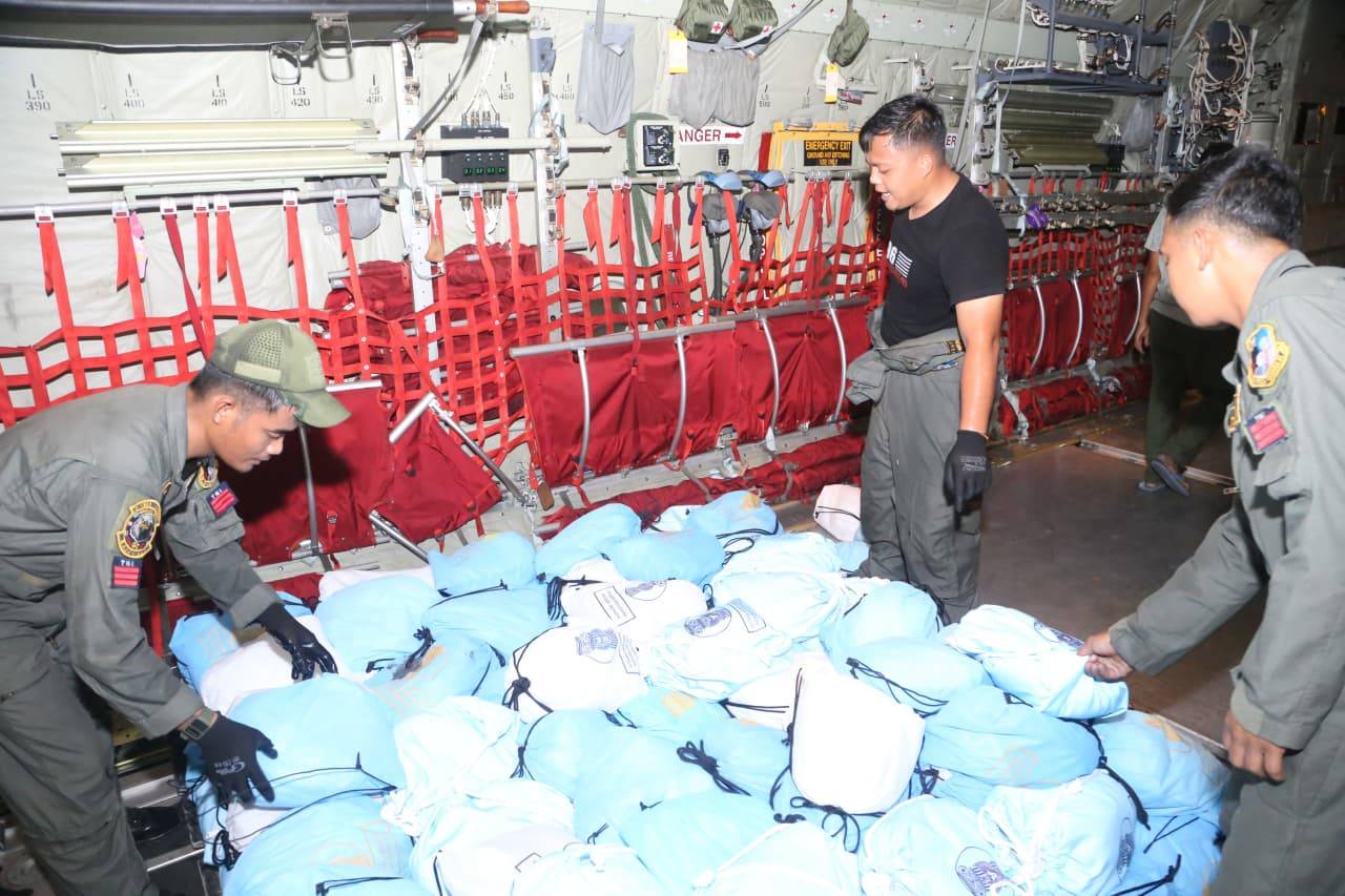 TNI Kirim 27 Ton Bantuan untuk Korban Gempa NTT TNI Kirim 27 Ton Bantuan untuk Korban Gempa NTT