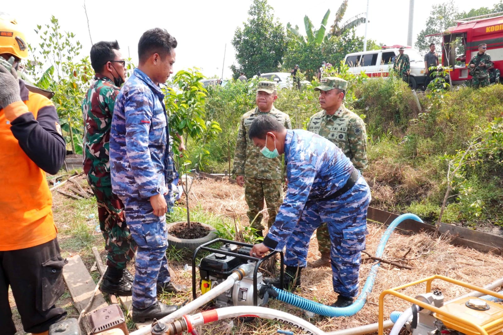 Komandan Lanud Sjamsudin Noor Dampingi Pangkodau II Tinjau Langsung Penanggulangan Karhutla di Kalimantan Selatan