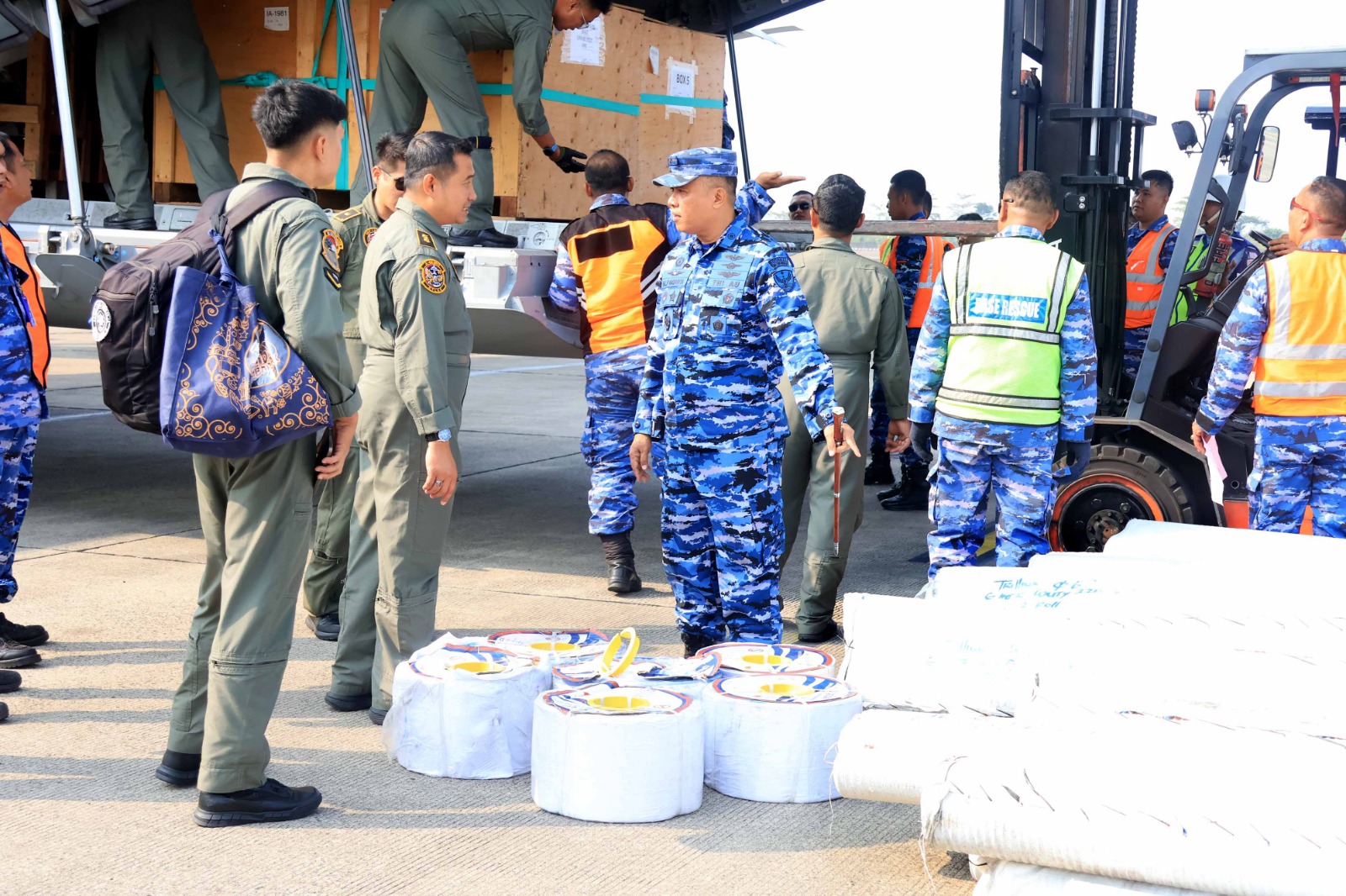 Mendukung Penuh Penanganan Karhutla, TNI AU Terbangkan A-400M Bawa Bantuan Presiden RI Yang Dikirim oleh Kemhan-Kementan