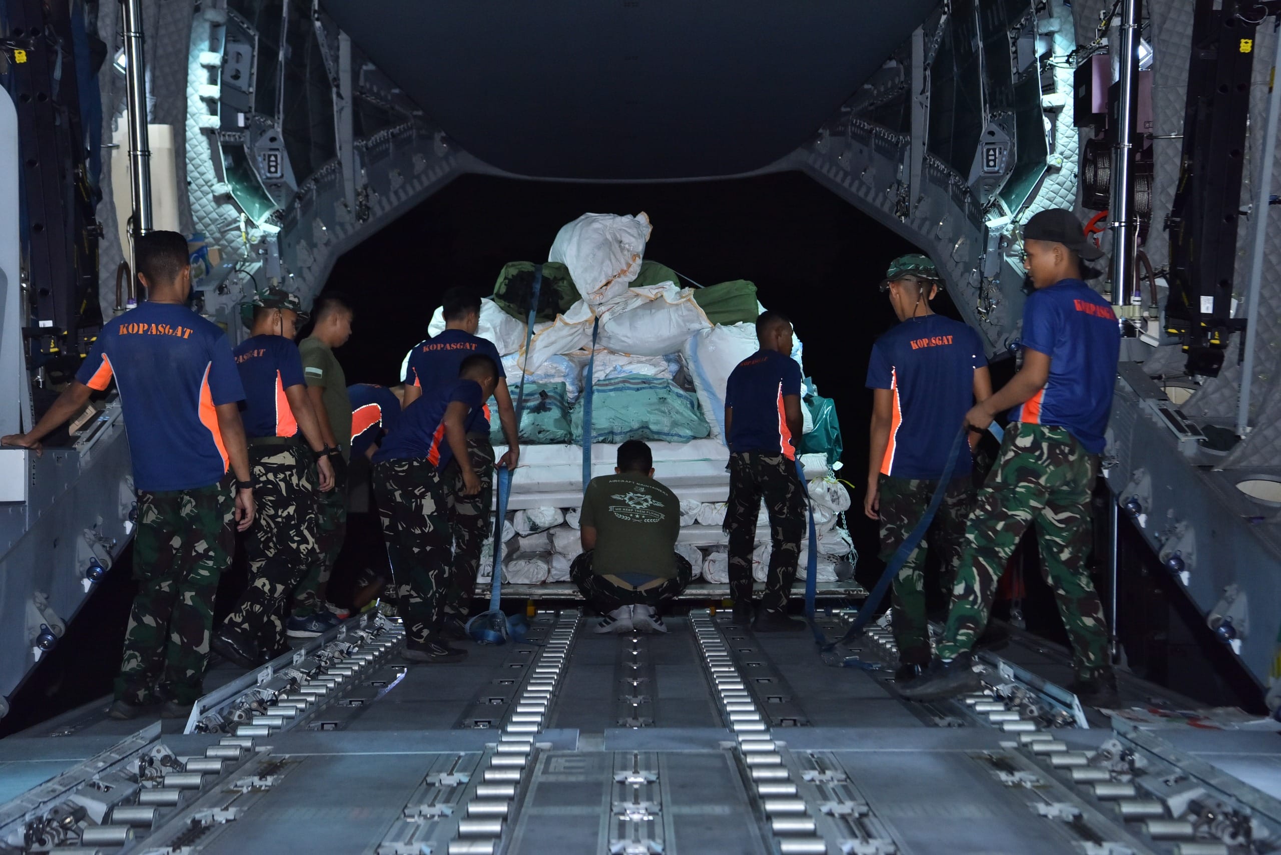 Hari Ketiga Belas Penanganan Gempa NTT, TNI Sudah Salurkan 946,923 Ton Bantuan