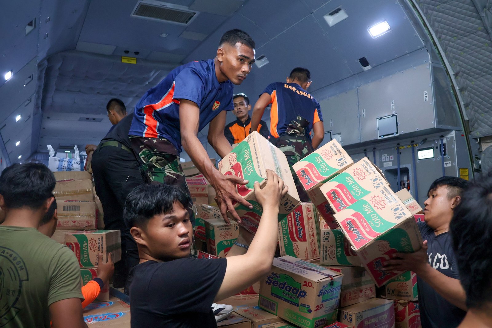 Hari Keenam Belas Penanganan Gempa NTT, 8.126 Personel TNI Dikerahkan dan 1.011,756 Ton Bantuan Disalurkan