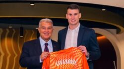 Barcelona Resmi Menambahkan Dominik Livaković ke Skuad Barcelona Resmi Menambahkan Dominik Livaković ke Skuad