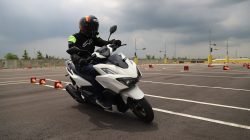 Motor Modern dengan Port Pengisian USB Type-C Motor Modern dengan Port Pengisian USB Type-C