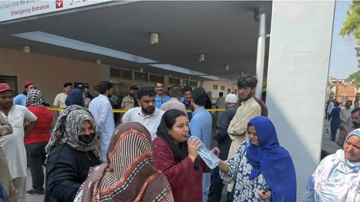 Kebakaran Rumah Sakit di Islamabad: 14 Bayi Baru Lahir Tewas Kebakaran Rumah Sakit di Islamabad: 14 Bayi Baru Lahir Tewas