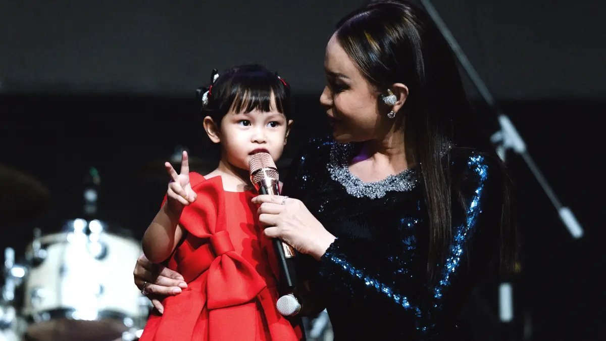 Rossa: Hidup Bahagia Tanpa Deadline Menikah Rossa: Hidup Bahagia Tanpa Deadline Menikah