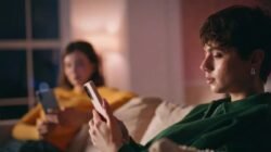 Zodiak yang Sulit Melepaskan Diri dari Smartphone